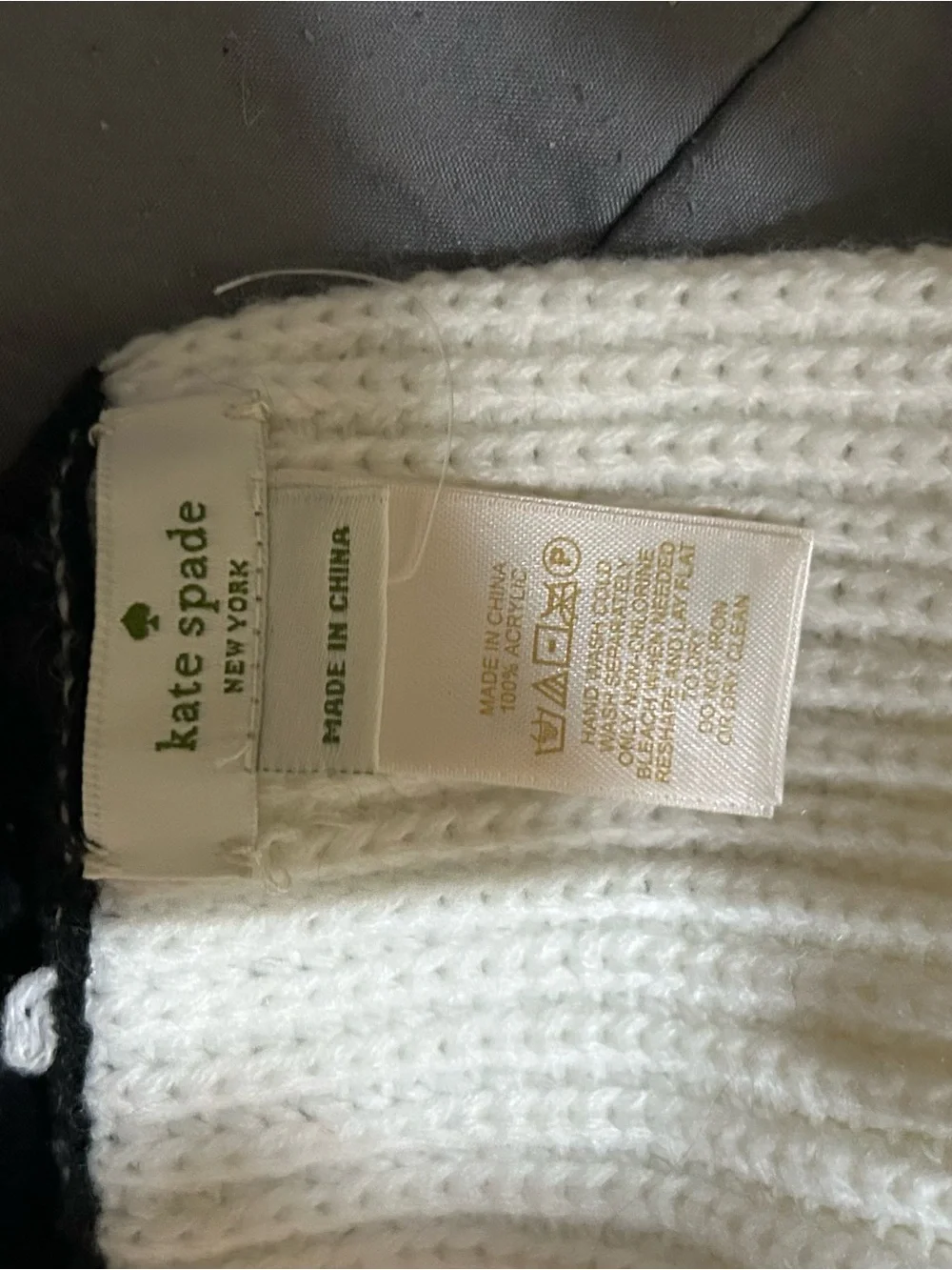 kate spade Two-Tone Black and Cream Knit Infinity Scarf EUC